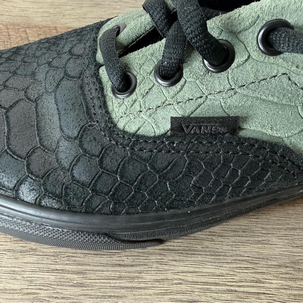 VANS Harry Potter Slytherin Laces Sneakers Black Green Snakeskin Pattern Sz 7.5 - Picture 3 of 12